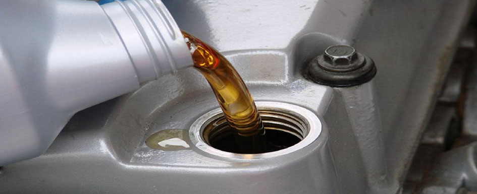 Как часто менять масло в двигателе?